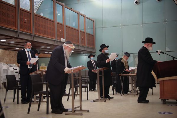 צפו: בכירי הציונות הדתית בתפילה לעצירת הקורונה