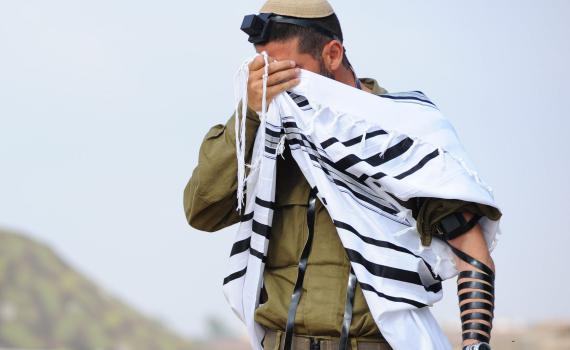 פנימיות בקטנה: תלמדו איך לקבל מהתפילין שפע אלוקי