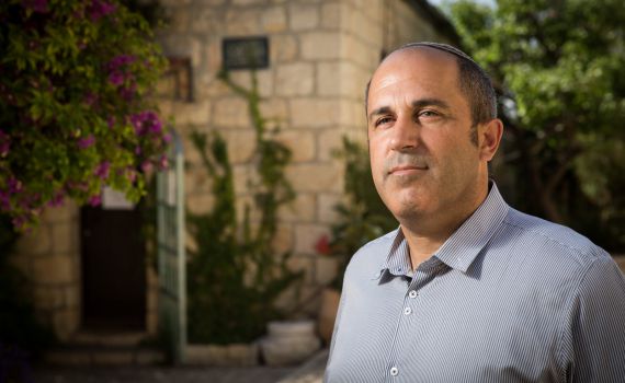 "זו דיקטטורה": סגן ראש העיר הקים אוהל מחאה