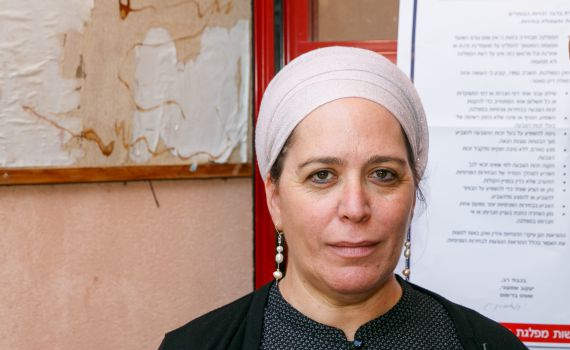 דינה דיין: מפגיני שמאל ירקו עלי כי אני אשה דתייה