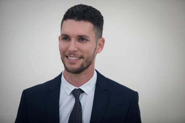 "לבטל את הגבלת ההפגנות ליד בתי נבחרי ציבור"