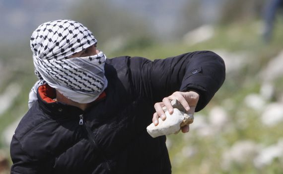 "טרור האבנים נמשך בשל נתק בין המשטרה והצבא"