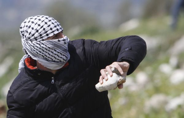 "טרור האבנים נמשך בשל נתק בין המשטרה והצבא"