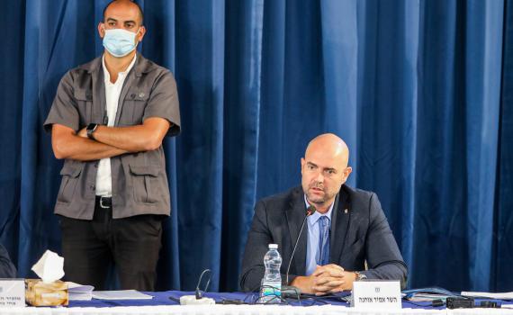 שכונה בקואליציה: 2 שרים וח"כ הצביעו עם האופוזיציה