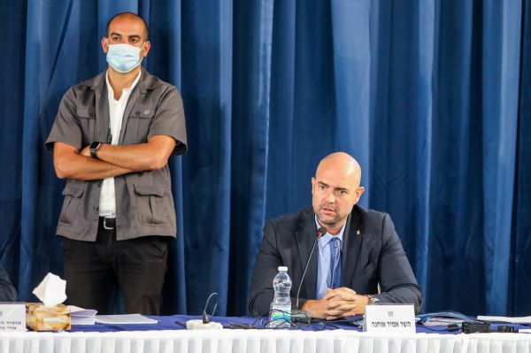 שכונה בקואליציה: 2 שרים וח"כ הצביעו עם האופוזיציה