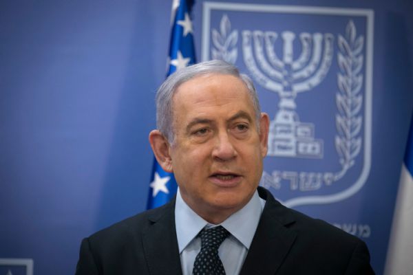 מקורבו של נתניהו: הציבור אשם במצב