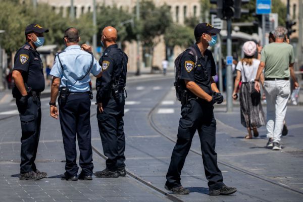 אלפים נשלחו לבידוד לאחר שאיכוני השב"כ הופעלו