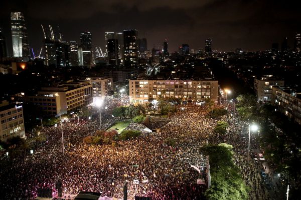 "שחררו את הכסף": אלפי עצמאים מפגינים בכיכר רבין
