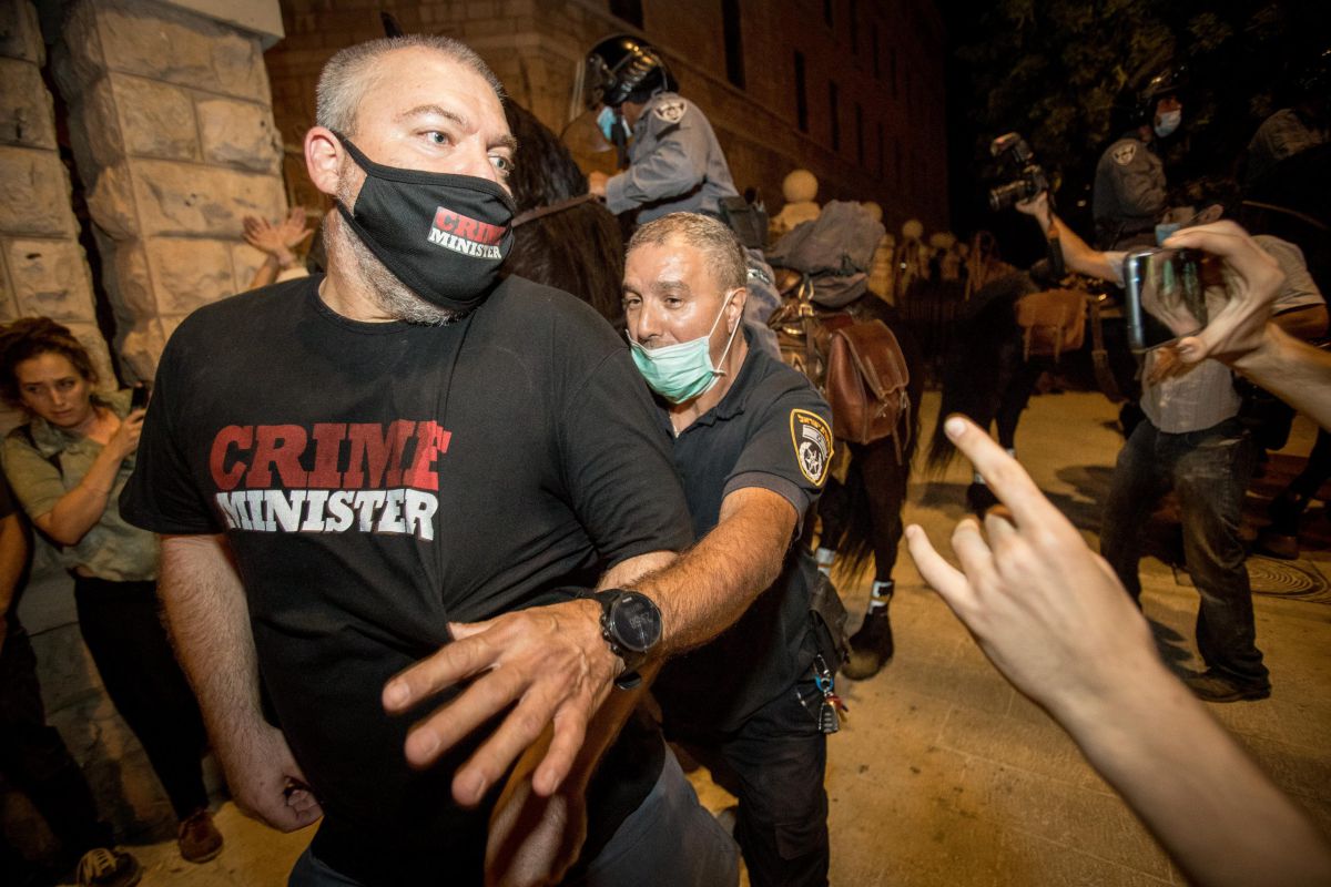 מח״ש תבדוק שת"פ בין שוטרים למכי מפגינים בת"א