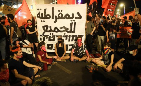 מחאת השמאל: אלפים מפגינים נגד ראש הממשלה