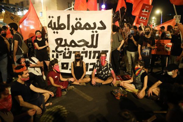 מחאת השמאל: אלפים מפגינים נגד ראש הממשלה