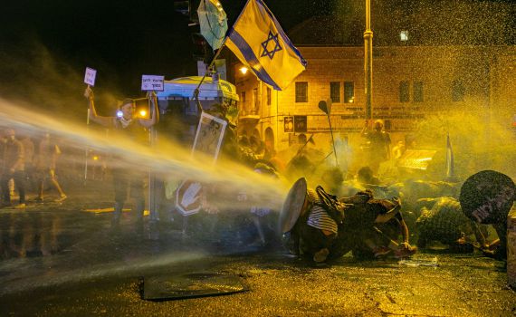 בניגוד לטענת השמאל: המפגין לא איבד את עינו