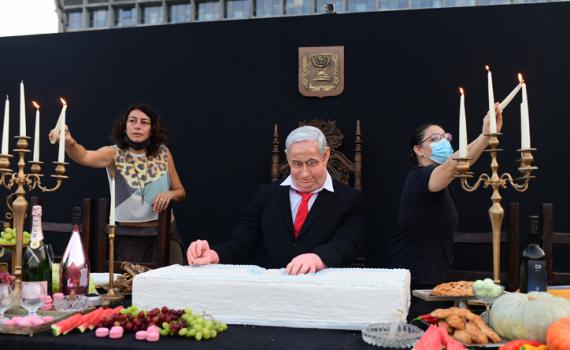 זעם בימין על מיצג הסעודה האחרונה של נתניהו