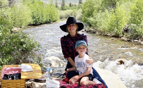 איוונקה טראמפ מציגה לוק פוטוגני בחופשה משפחתית ללא עקבים