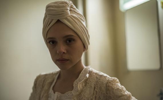 שירה האס כובשת מגזין אופנה נחשב