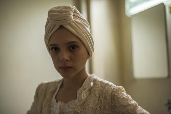 שירה האס כובשת מגזין אופנה נחשב