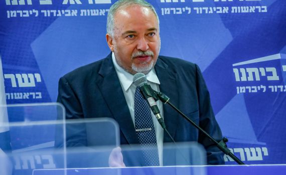 ליברמן: יש ישיבות שמצאו בהן מאות חולים