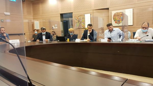 סערה בוועדה: "תלמיד דתי מקבל תקציב גבוה יותר"