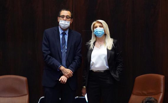 האוזר ומארק בוועדה למינוי שופטים, מיכאלי בדיינים