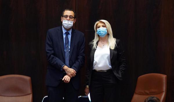 האוזר ומארק בוועדה למינוי שופטים, מיכאלי בדיינים