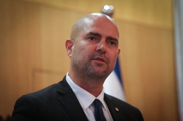 אוחנה: לבחון העתקה של ההפגנות נגד נתניהו מבלפור