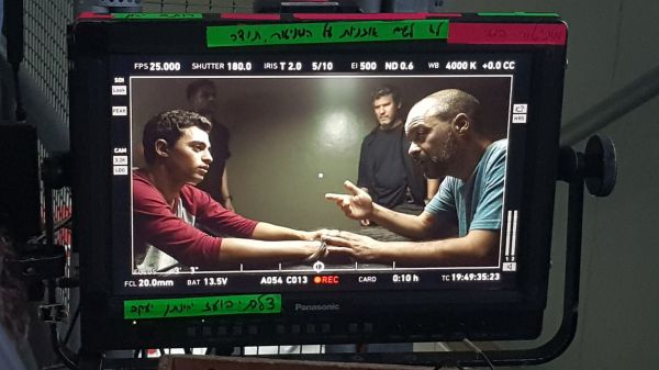 מזהים? עמיר בניון מפתיע בתפקיד אבא נרקומן