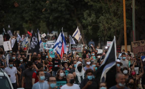 החשד לדריסת מפגינה: "בריונים ניפצו לו את החלון"