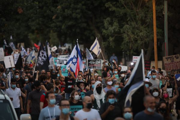 החשד לדריסת מפגינה: "בריונים ניפצו לו את החלון"