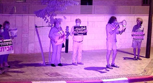 מיקי זוהר חשף התכתבות עם אשתו: "הם מטורפים"