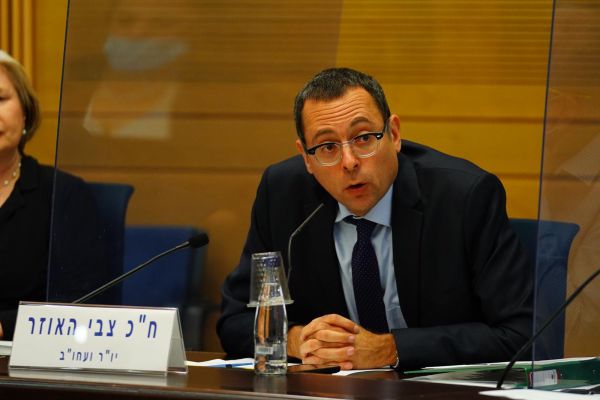 תרחיש קודר: קורונה ושפעת יחד,מחסור בצוותים רפואיים