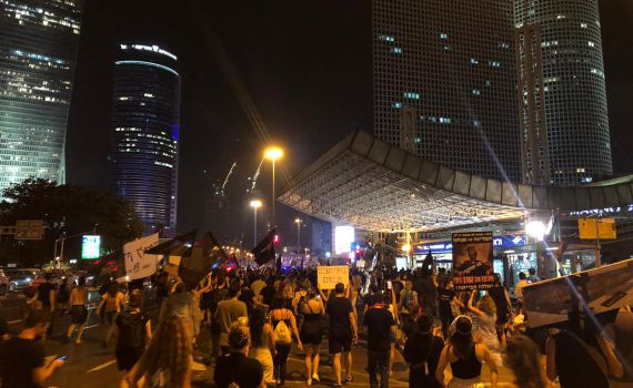 הפגנות השמאל מול ביתו של אוחנה, הכביש נחסם