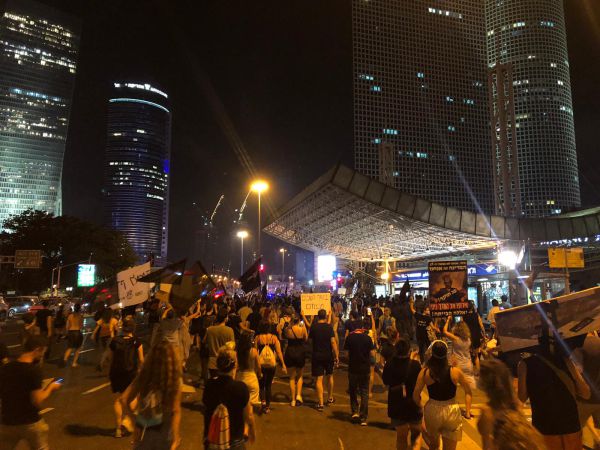 הפגנות השמאל מול ביתו של אוחנה, הכביש נחסם