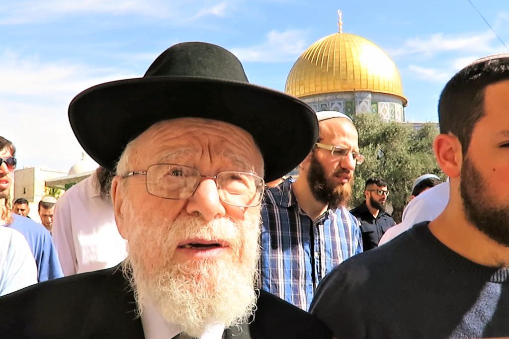 סערה בקרב עולי הר הבית בעקבות פסק של הרב דוב ליאור
