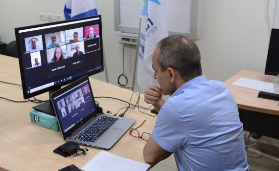 לקראת עיד אל-אדחא, גמזו שוחח עם ראשי רשויות