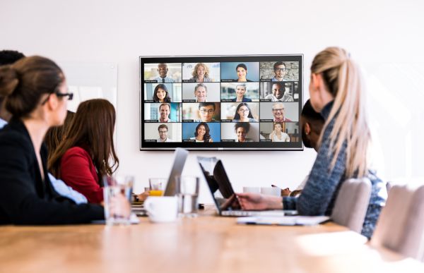 בזכות הקורונה: אפליקציית זום שברה את שיא ההורדות