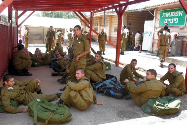 בשורה לחיילים: החל מהיום שירות החובה מתקצר