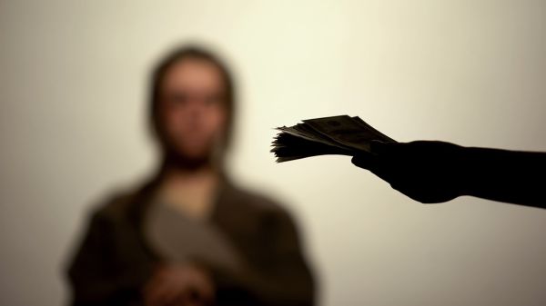 לא רק חוק: היחס לצרכני זנות צריך להשתנות