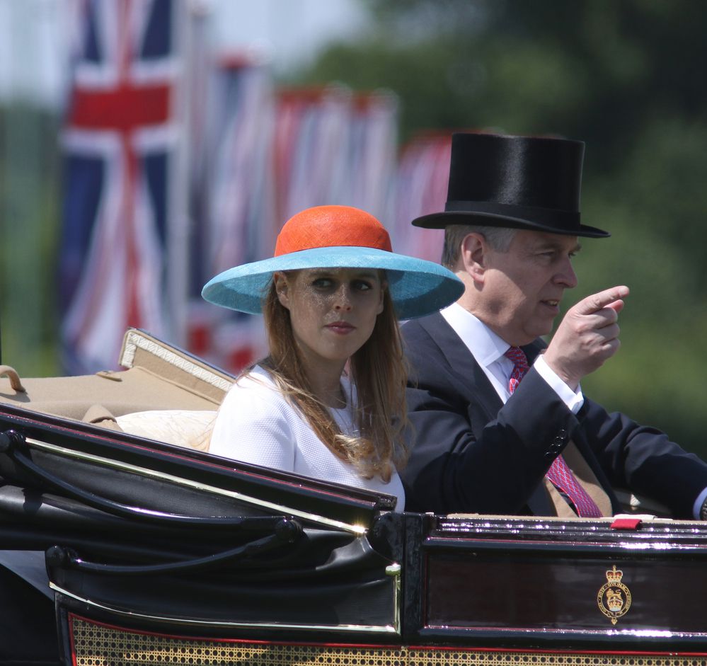 הנסיכה ביאטריס התחתנה! לא תנחשו מאיפה שמלת הכלה