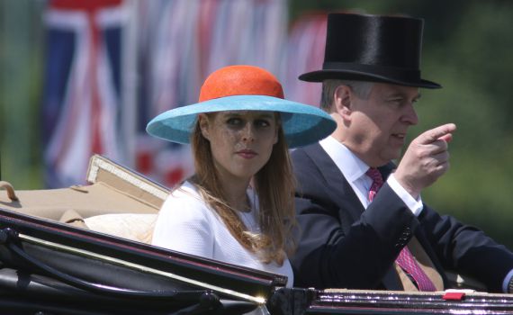 הנסיכה ביאטריס התחתנה! לא תנחשו מאיפה שמלת הכלה