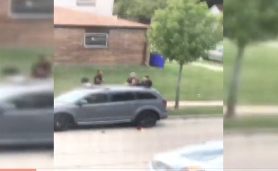 ארה"ב שוב סוערת: גבר שחור נורה בגבו ע"י שוטרים