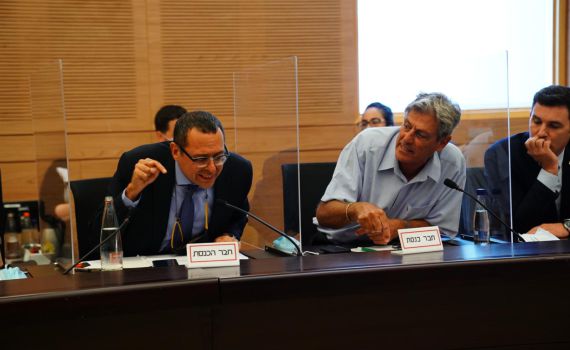 רגעי הכרעה: ועדת הכנסת דנה בחוק לדחיית התקציב