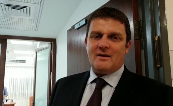 הח"כ החדש נתפס בכנסת: "נקווה לעשות דברים טובים"