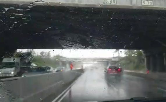 יום שני ברציפות: גשם חזק יורד במרכז הארץ. צפו