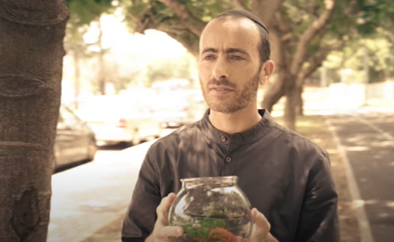 "אני הולך ומתעוור": יוחאי בן אב"י בסינגל חשוף. צפו