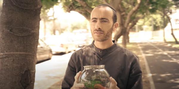 "אני הולך ומתעוור": יוחאי בן אב"י בסינגל חשוף. צפו