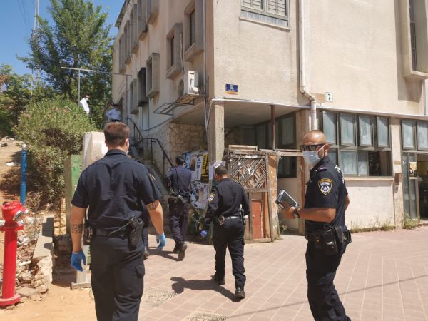 המשטרה פשטה על ישיבת פוניבז' וחילקה דו"חות