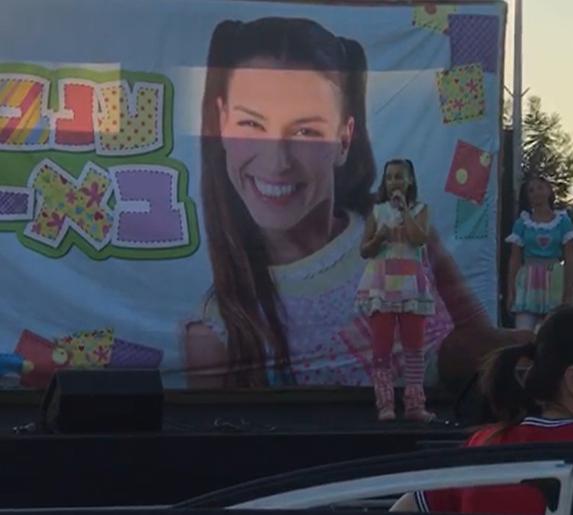 צפו: לאחר 5 חודשים, כוכבת הילדים פרצה בבכי בהופעה