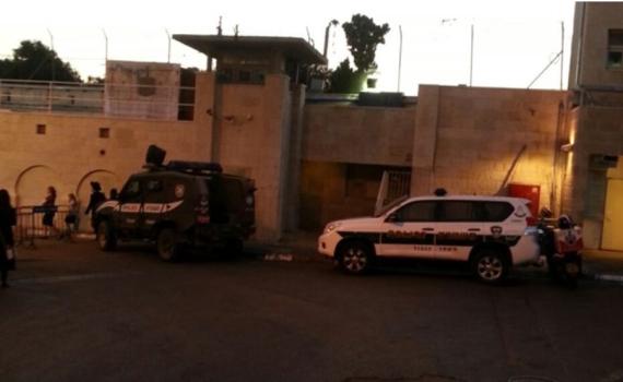 מחבל שהשליך בקבוקי תבערה בקבר רחל נורה ונפצע