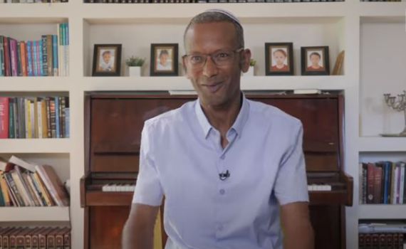 צפו: הרב שרון שלום, הרב האתיופי שמדבר יידיש