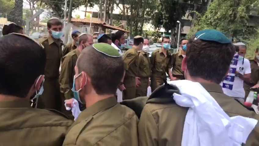 העיתון הבריטי מודאג: 40% מהקצינים בצה"ל הם דתיים